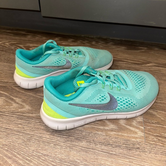 Nike Free Run Aqua & Lime Green Training Shoes - Picture 2 of 9